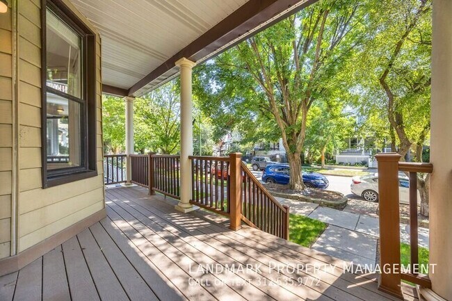 Building Photo - 2176 W Eastwood Ave