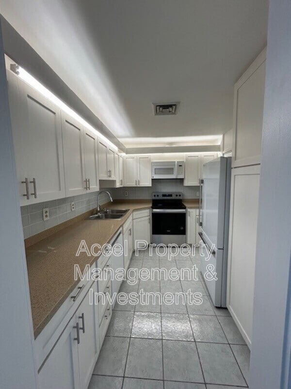 Building Photo - 600 Wichita Ave