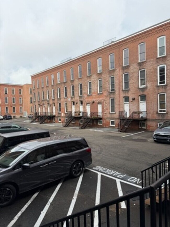 Building Photo - 325 Lafayette St