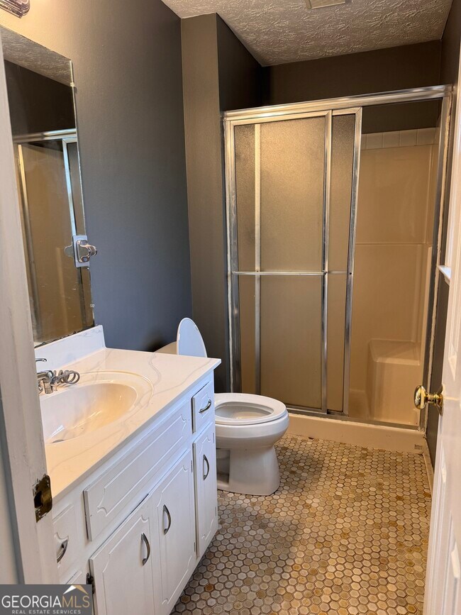 Building Photo - 532 Villa Dr SW