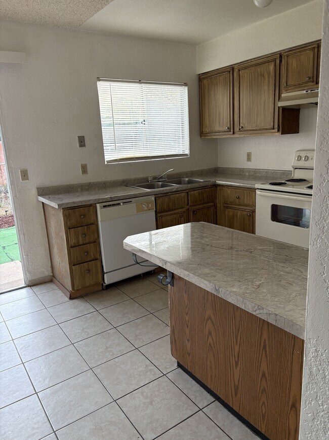 Building Photo - 433 Avenida Garza