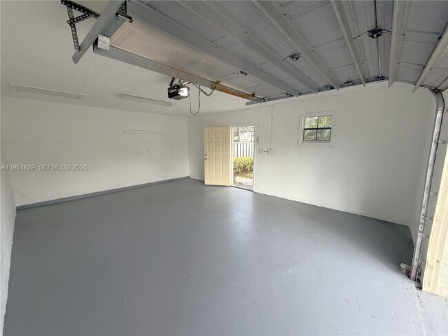 Building Photo - 1439 Captains Walk