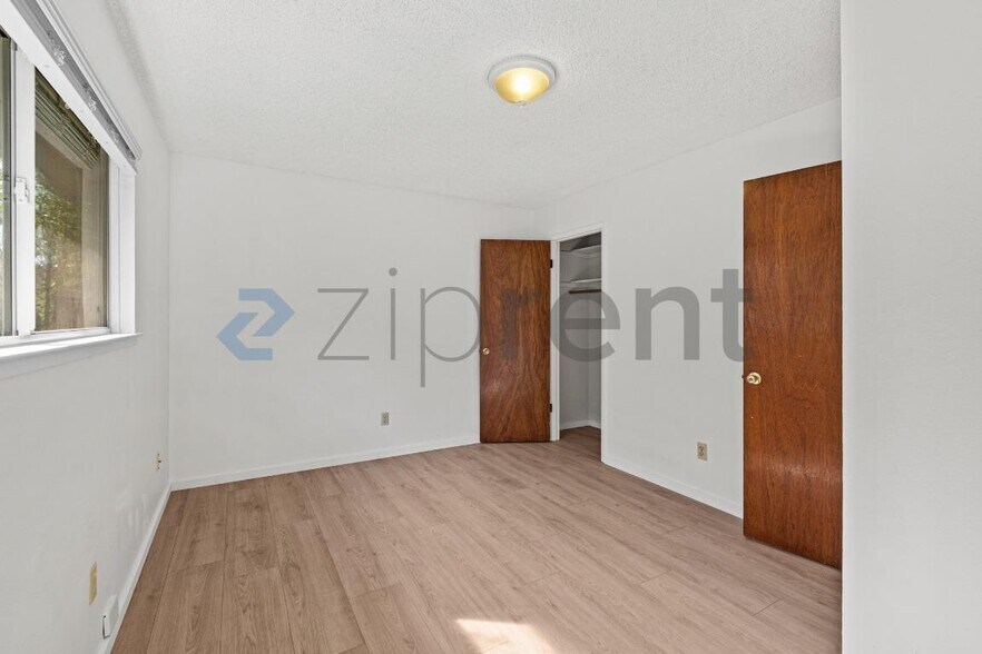 Building Photo - 12 Post St