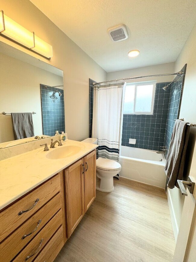 Building Photo - Beautiful remodeled home in Orem!