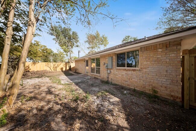 Building Photo - 1426 Twining Oaks Ln