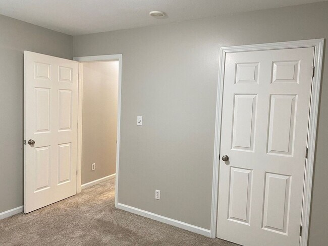 Building Photo - Beautifully Updated 3 Bed/2 Bath Home with...
