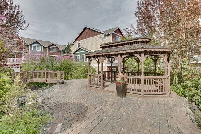 Building Photo - Luxury Mountlake Terrace Townhome with Garage
