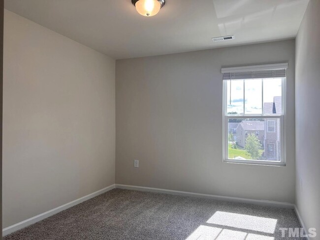 Building Photo - 926 Field Ivy Dr
