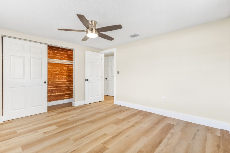 Building Photo - 3208 Holiday Lake Dr
