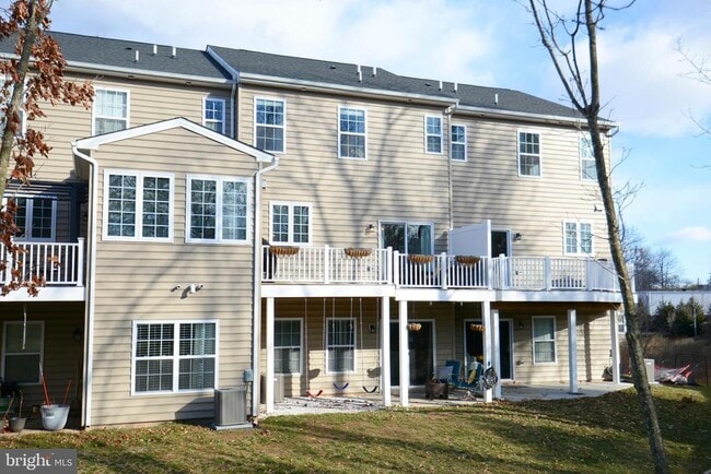 Building Photo - 326 W Hamlin Ave