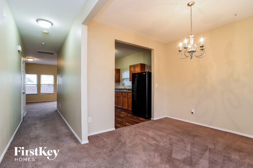 Building Photo - 3418 Charterhall Ln