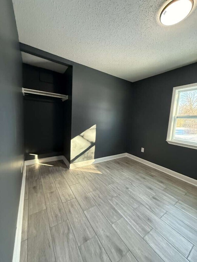 Building Photo - 1266 Russwood Rd