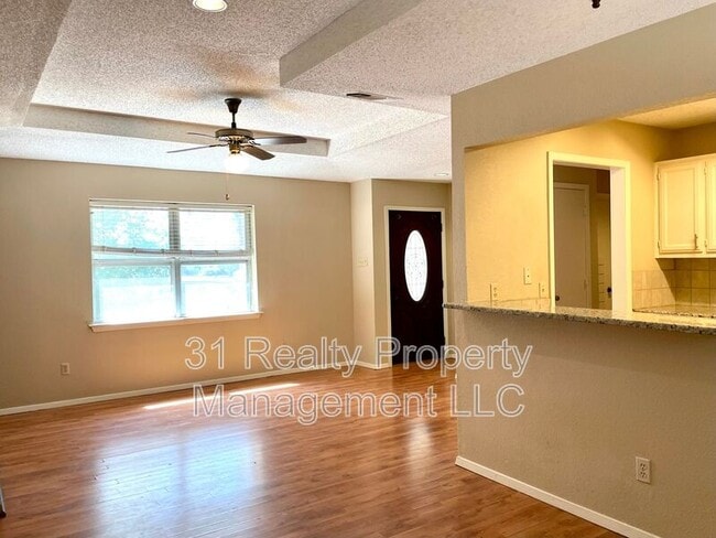 Building Photo - 8710 California Dr