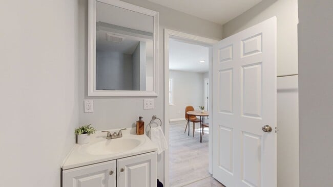 Building Photo - Historic Charm Meets Modern Comfort – 1BR Apartment Available