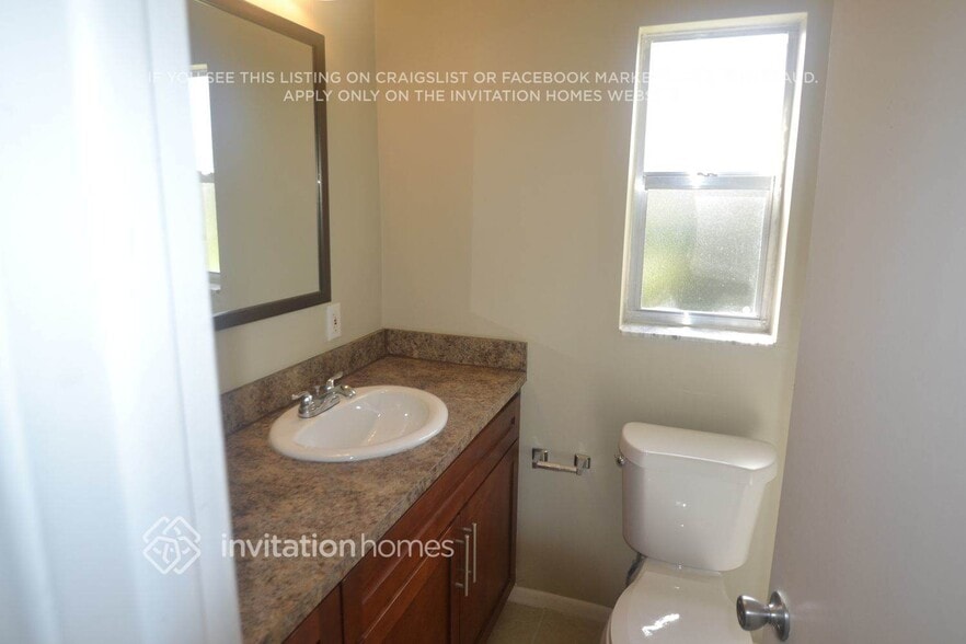 Building Photo - 1100 SW 70th Terrace