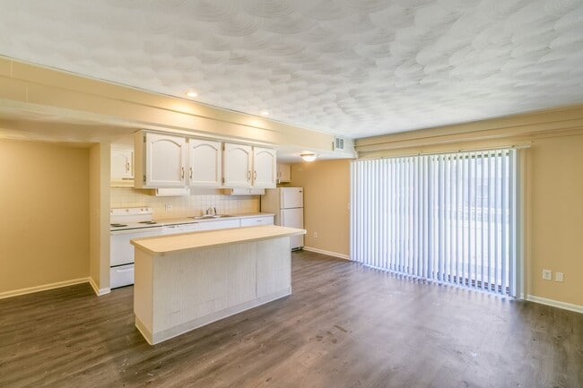 Interior Photo - Southtree Apartments (Southtree LLC)