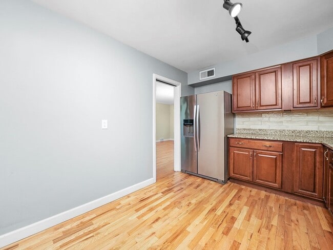 Building Photo - 7754 S Yates Blvd