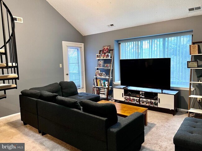 Building Photo - 4204B Aberdeen Dr