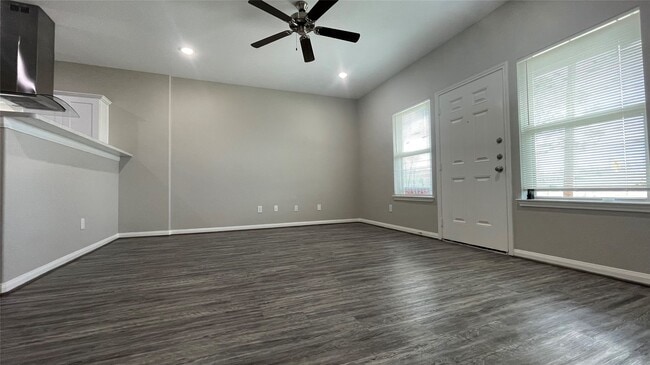 Building Photo - 4510 Mayflower St