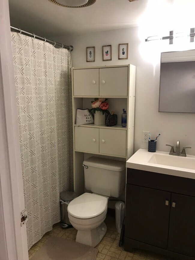 Building Photo - 2703 Jane St