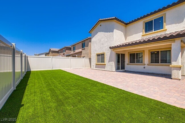 Building Photo - 1585 Desert Path Ave