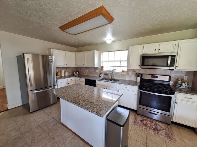 Building Photo - 20323 Concord Hill Dr