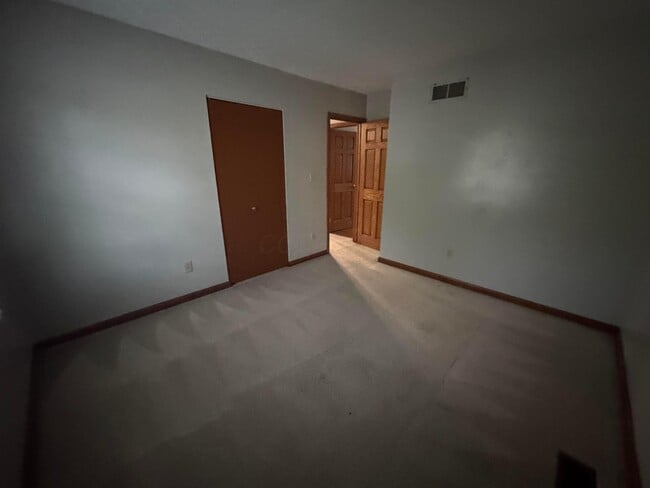 Building Photo - 2975 Stillmeadow Dr