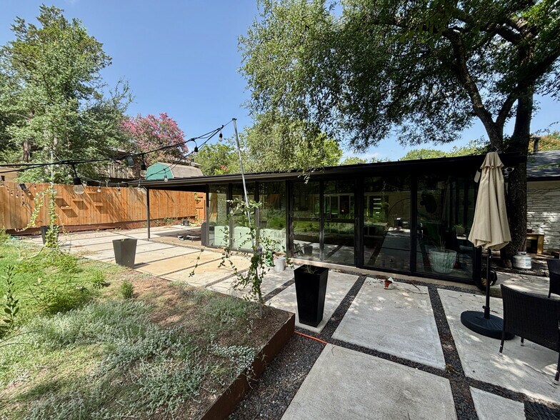 Building Photo - 2409 Princeton Dr