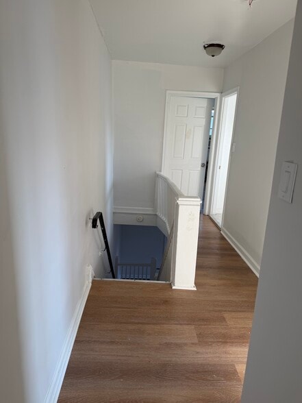 Building Photo - 313 E Eleanor St