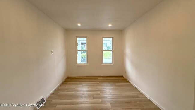 Building Photo - 536 N Garfield Ave