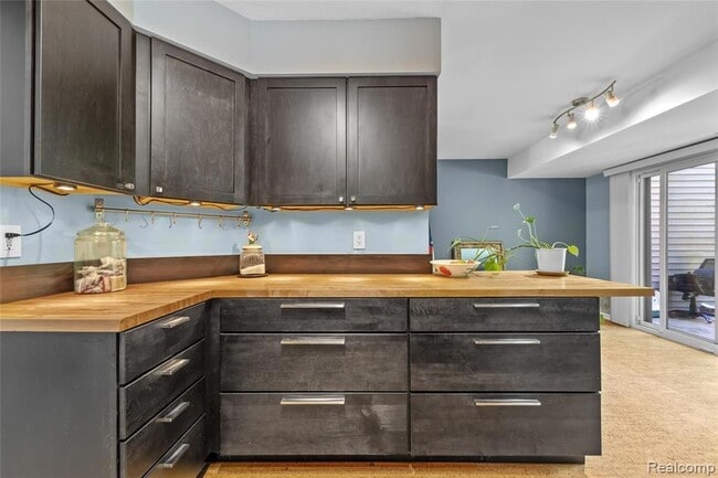 Building Photo - 1570 Streamwood Ct