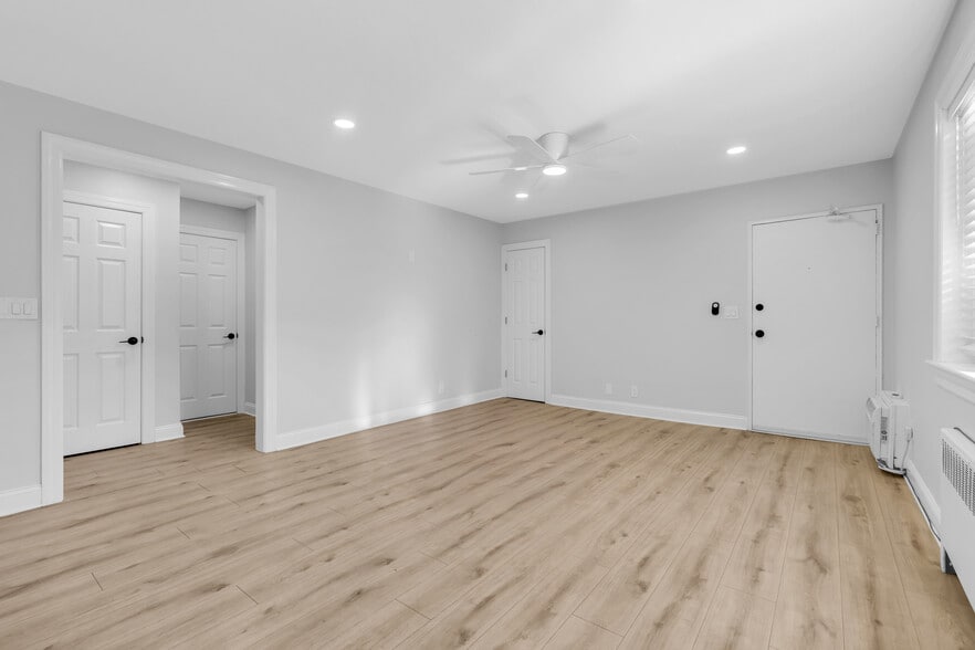 Building Photo - 283 Spring St