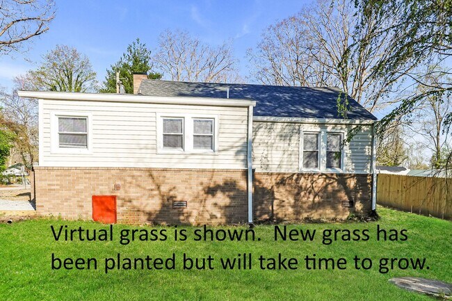 Building Photo - 2/1 House - Just Renovated Kitchen & Bath