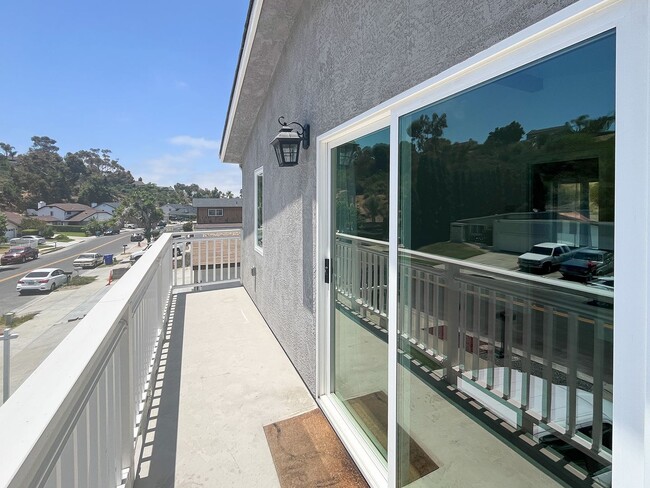 Building Photo - 1 Bedroom in Oceanside!