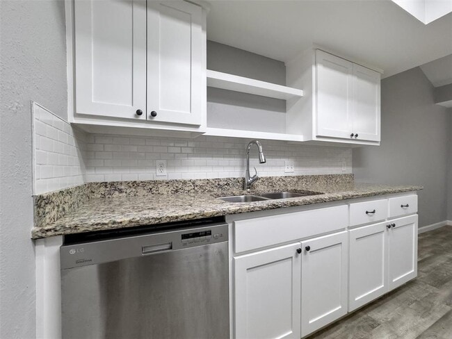 Building Photo - 10403 Golden Meadow Dr