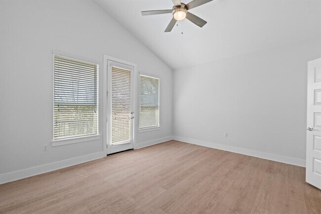 Building Photo - 8922 Menchaca Rd