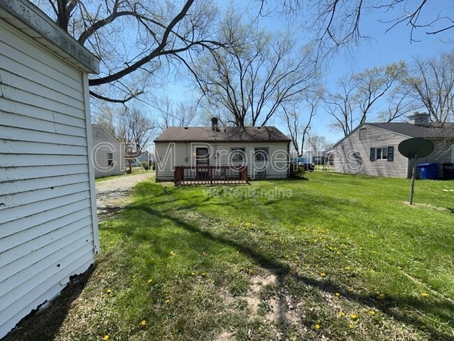 Building Photo - 1020 E Fischer St