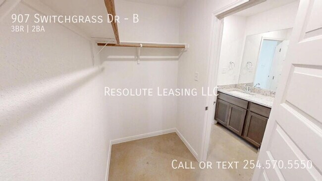 Building Photo - 907 Switchgrass Dr