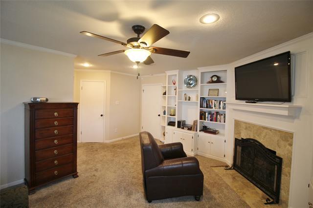 Building Photo - 18359 Hickory Cir