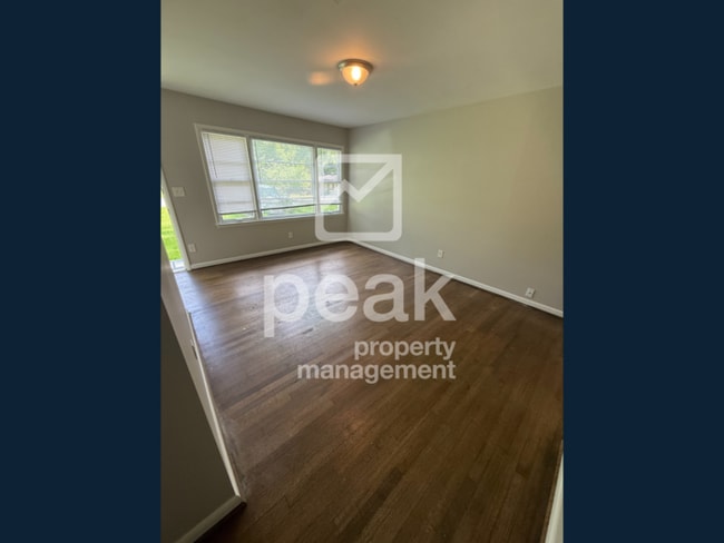 Building Photo - $1,249! 3Bed/ 1.5 Bath House! Located just...