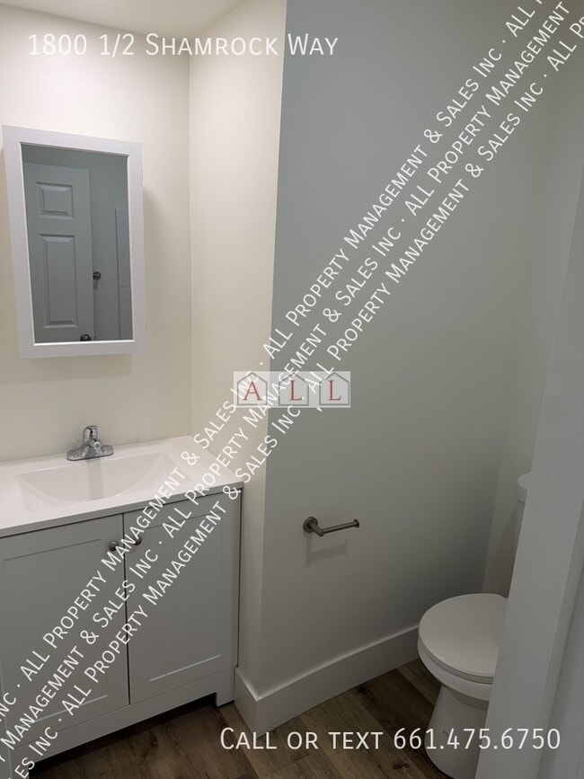 Building Photo - 1800 1/2 Shamrock Way-