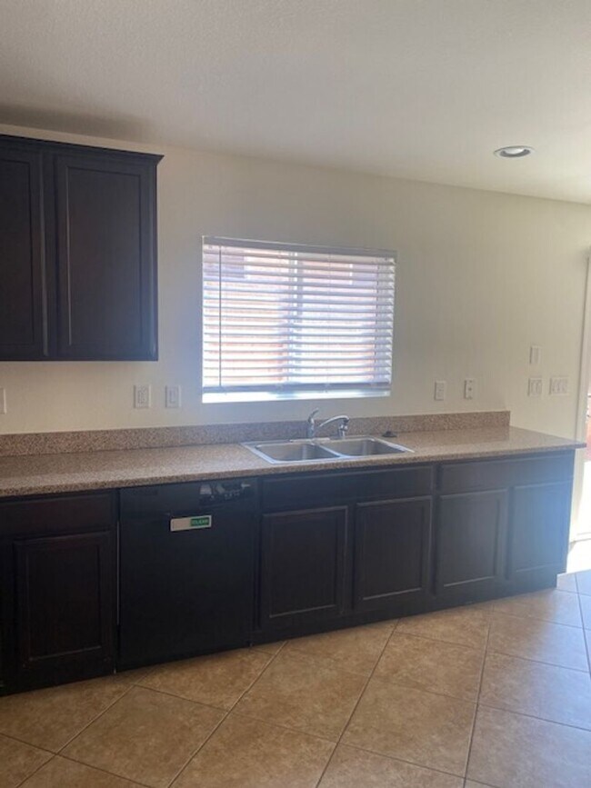 Building Photo - 7918 Point Oaks Ct