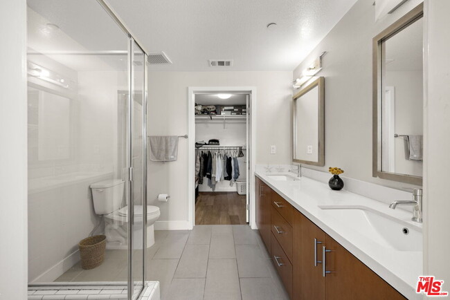 Building Photo - 13337 Beach Ave