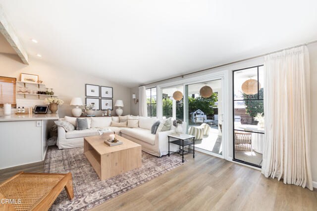 Building Photo - 2960 Royal Oaks Dr