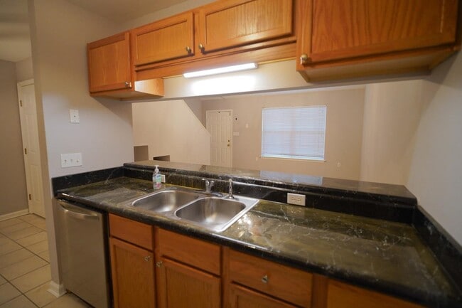 Building Photo - 2740 W Tharpe St