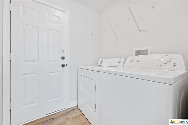 Building Photo - 107 Cedargrove