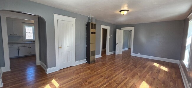 Building Photo - Upper Level One Bedroom Condo in Cadillac