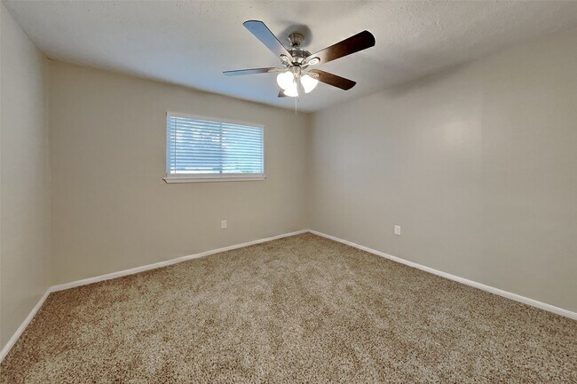 Building Photo - 5307 Summerfield Ln