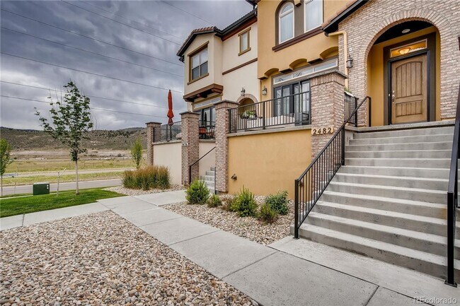 Building Photo - Gorgeous Townhouse in Breathtaking Solterr...