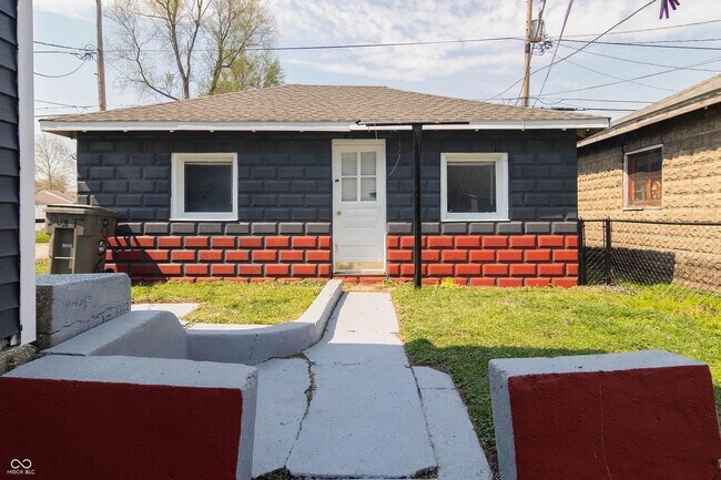 Building Photo - 856 River Ave